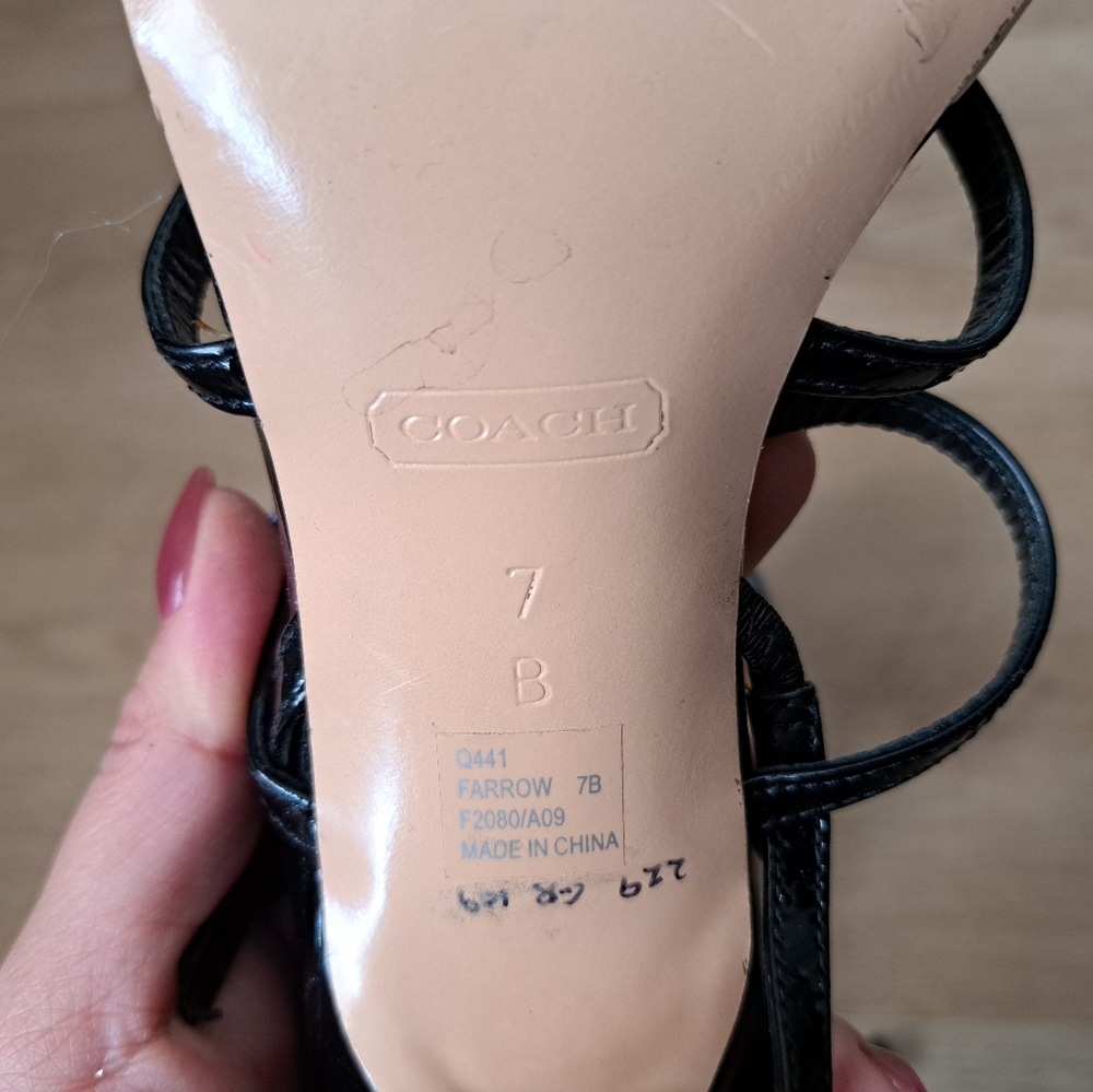 Chanel - Picture 2 of 5